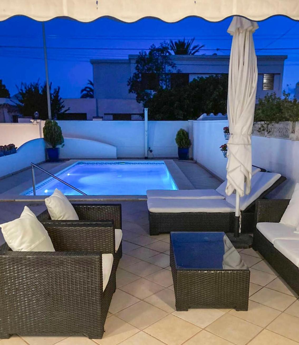 Charmante Villa Avec Piscine Dans Les Canaux Empuriabrava Extérieur photo