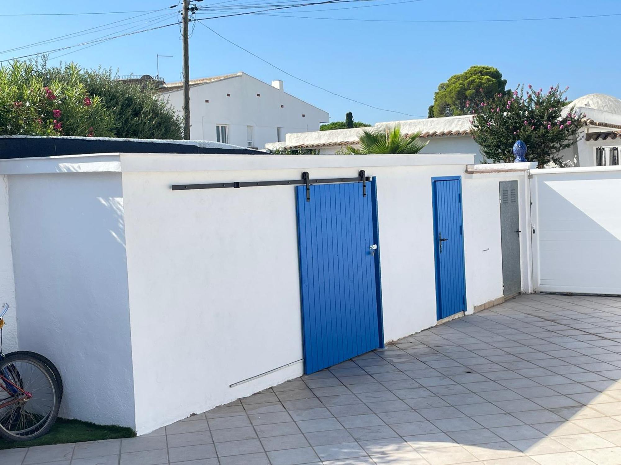 Charmante Villa Avec Piscine Dans Les Canaux Empuriabrava Extérieur photo