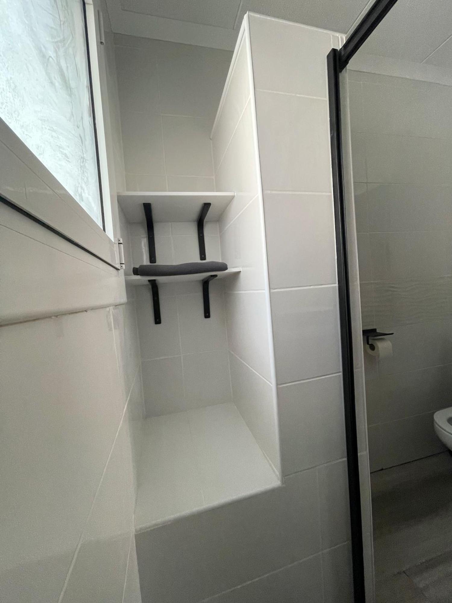 Charmante Villa Avec Piscine Dans Les Canaux Empuriabrava Extérieur photo